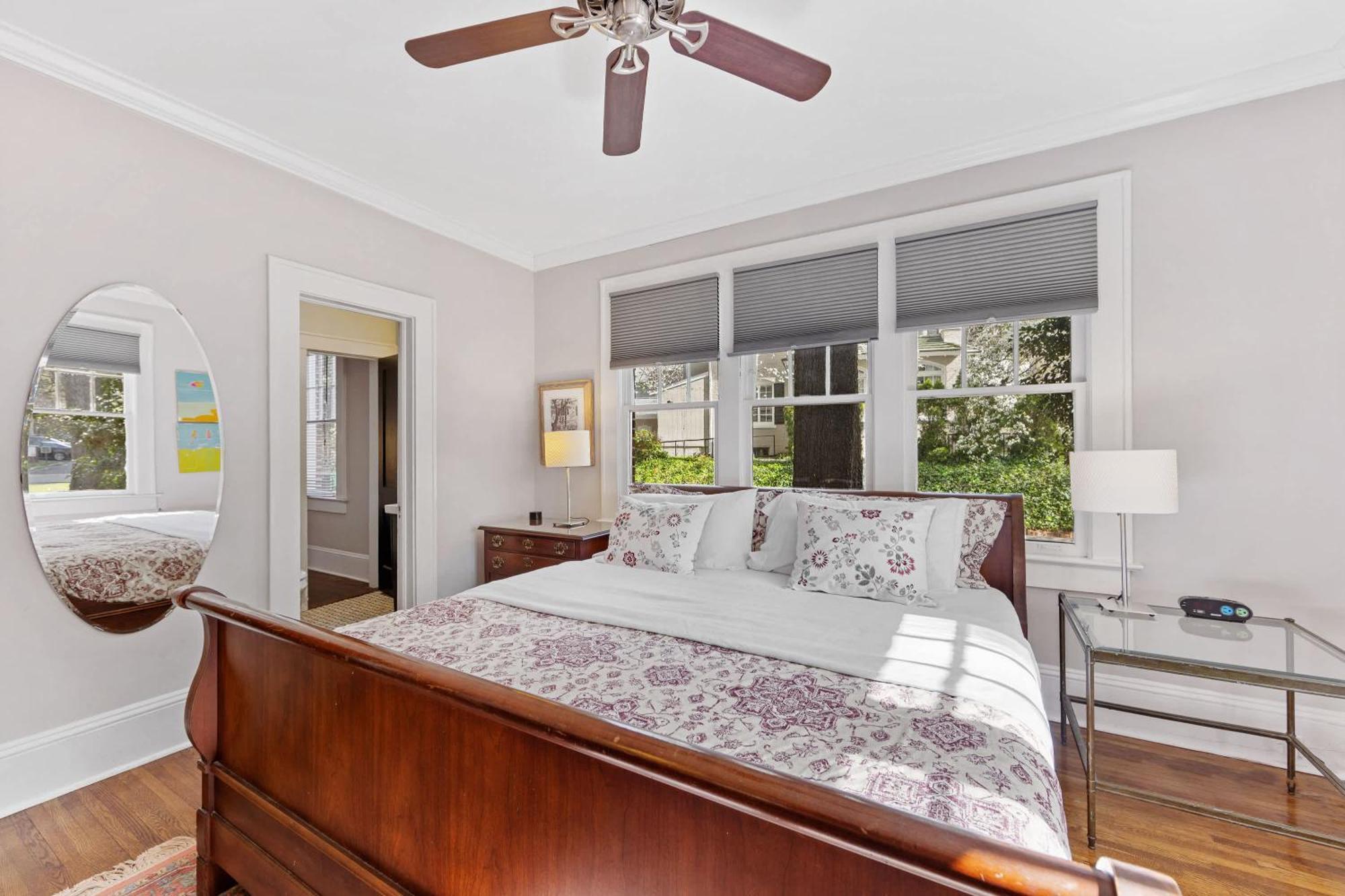 Luxurious Myers Park Living With Screened Porch Holiday home *
