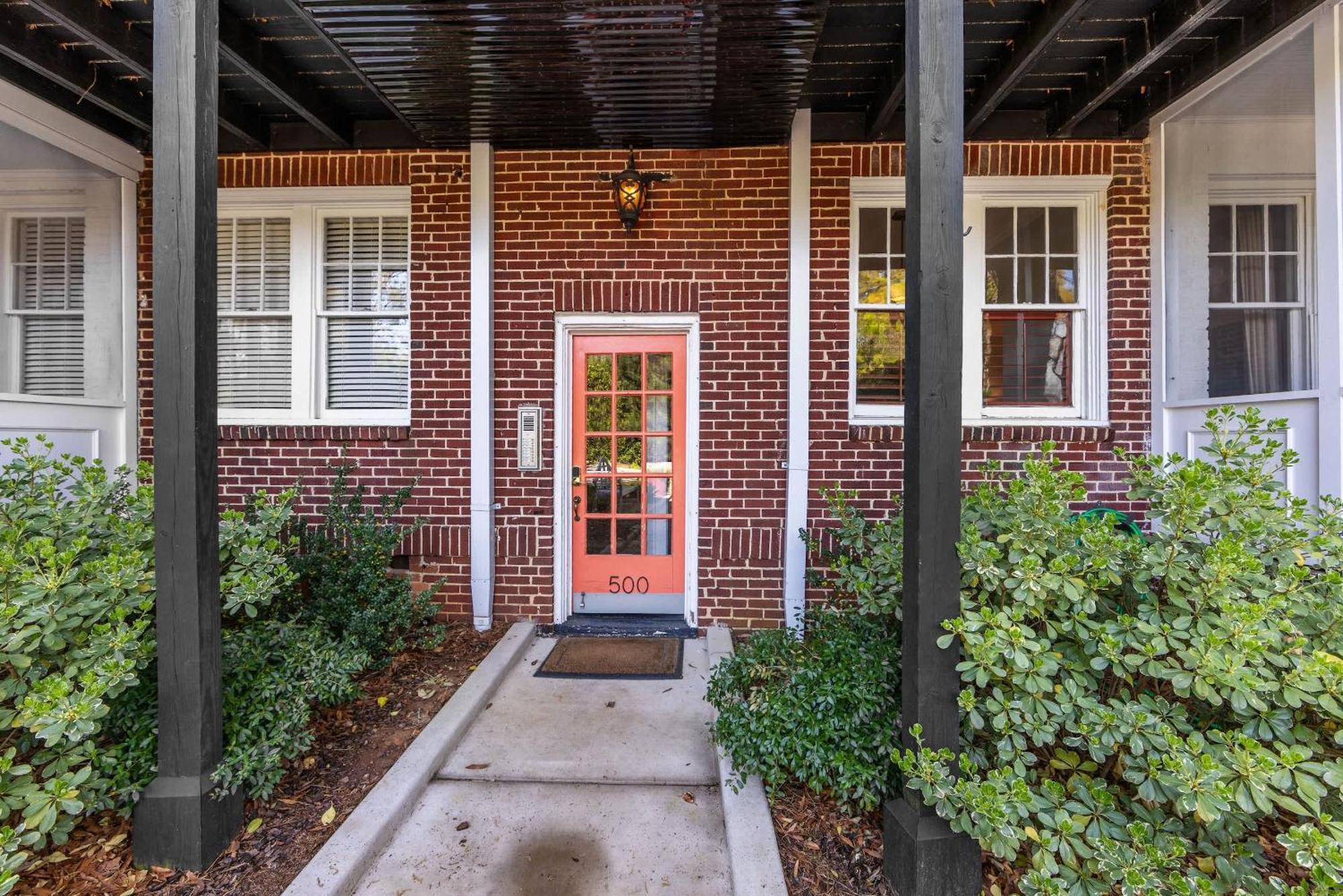 Luxurious Myers Park Living With Screened Porch *