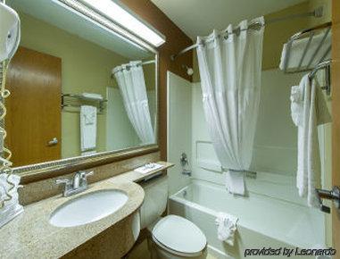 Microtel By Wyndham Place Hotel