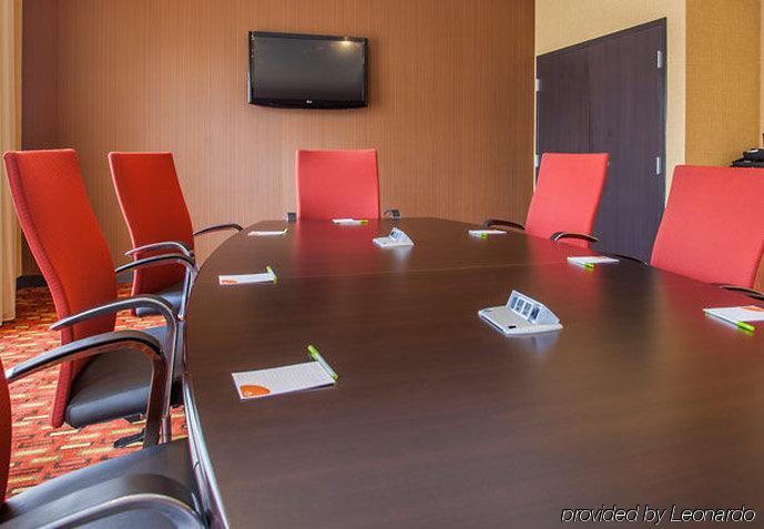 Courtyard Airport North Hotel 3*