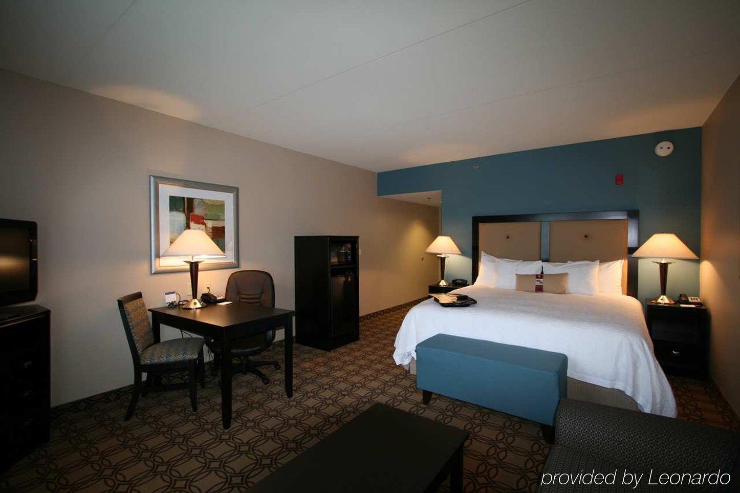 Hotel Hampton & Charlotte-airport 3*