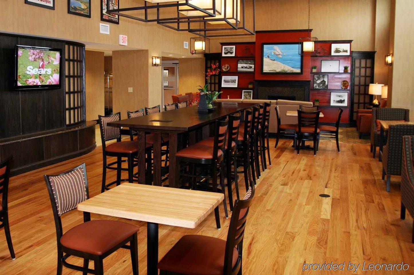 Hampton & Charlotte-airport 3*