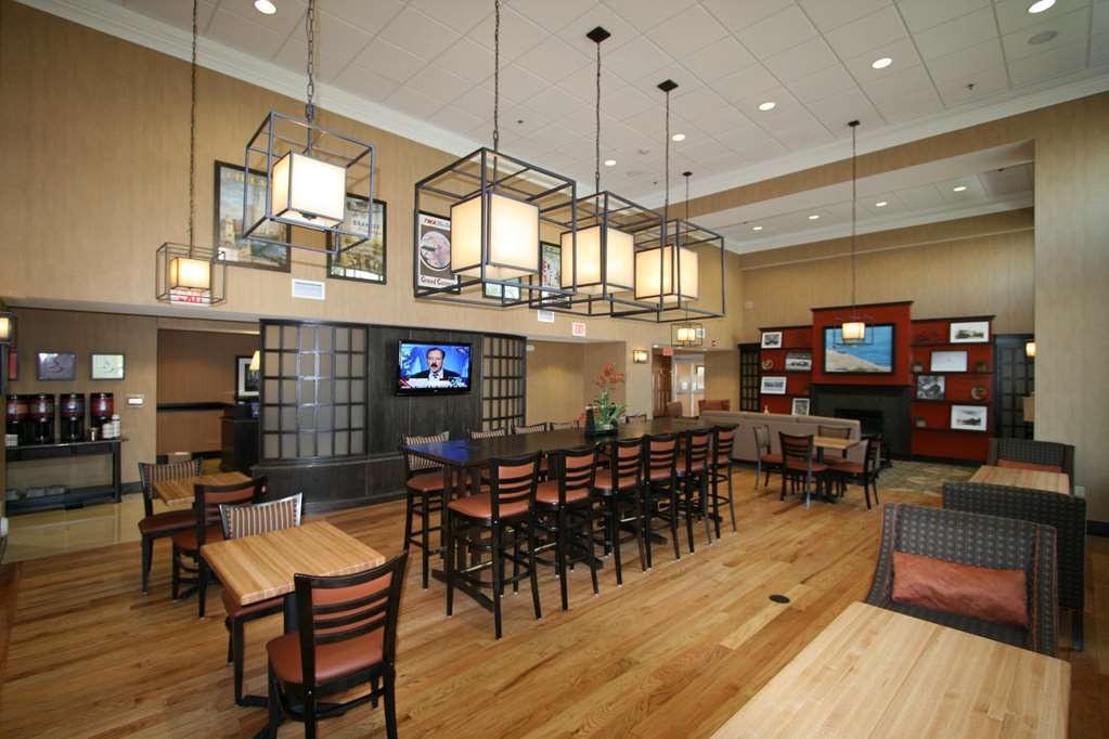 Hotel Hampton & Charlotte-airport 3*