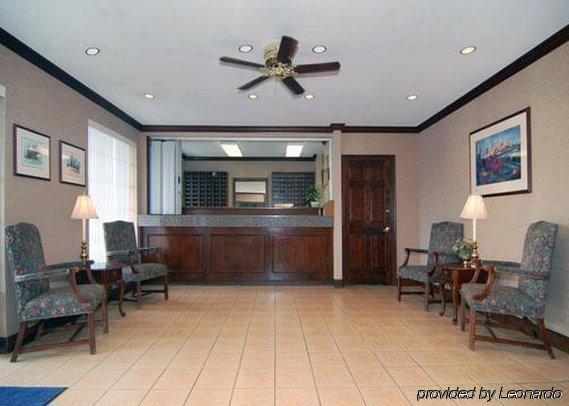 Suburban Near Of North Carolina-charlotte 2*
