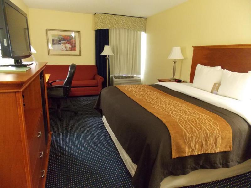 Comfort Airport Uptown 3*