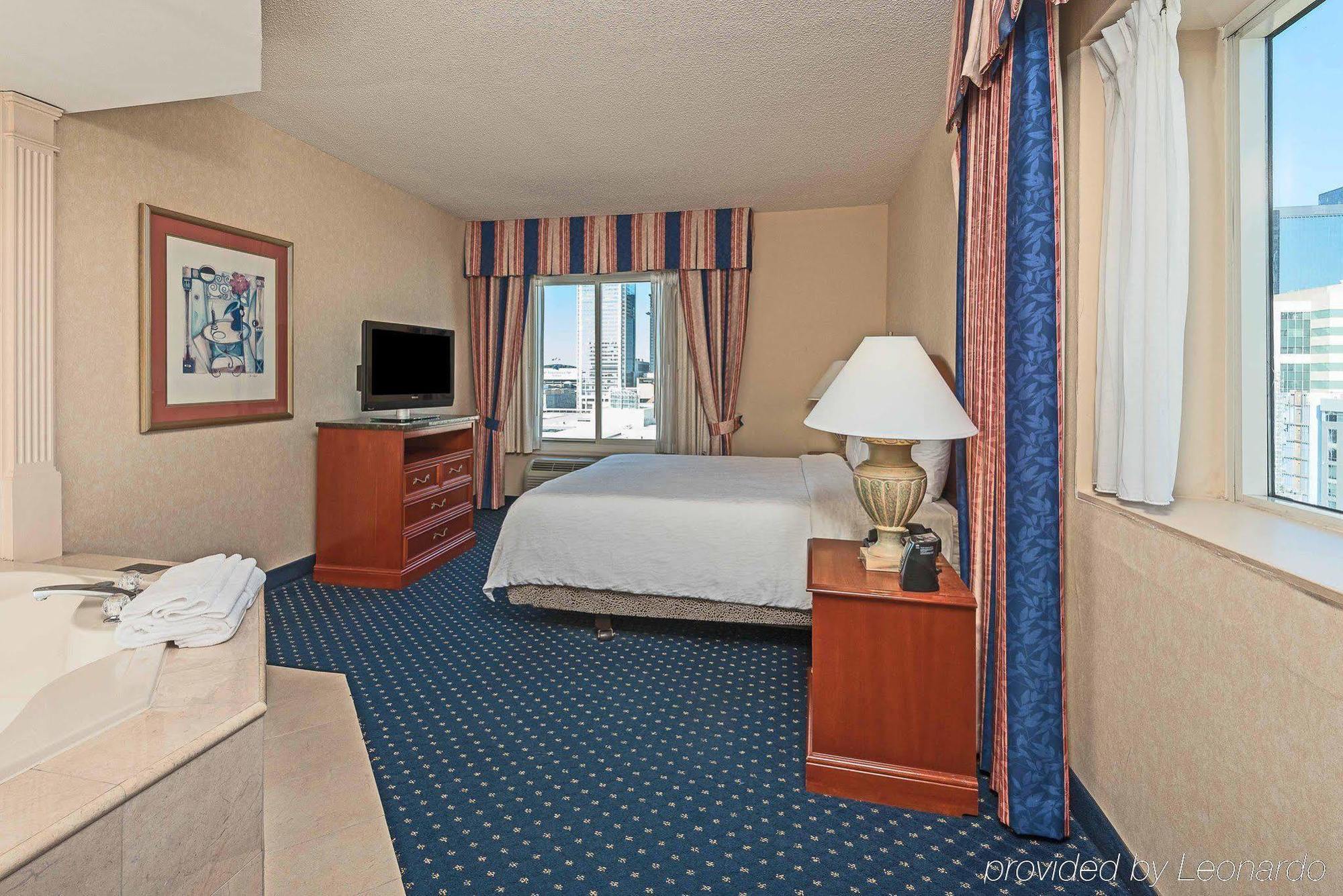 Hilton Garden Uptown 3*