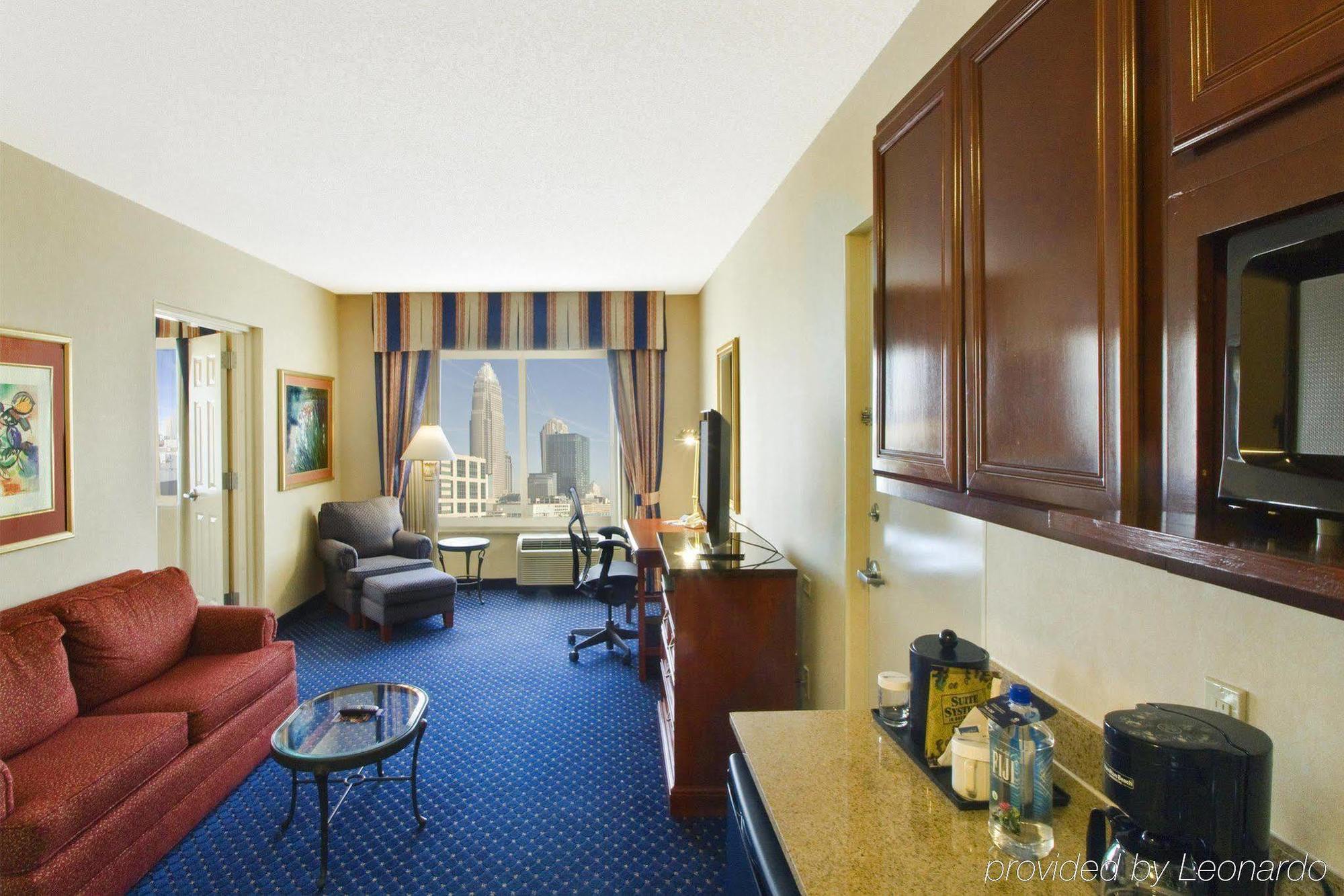 Hotel Hilton Garden Uptown 3*