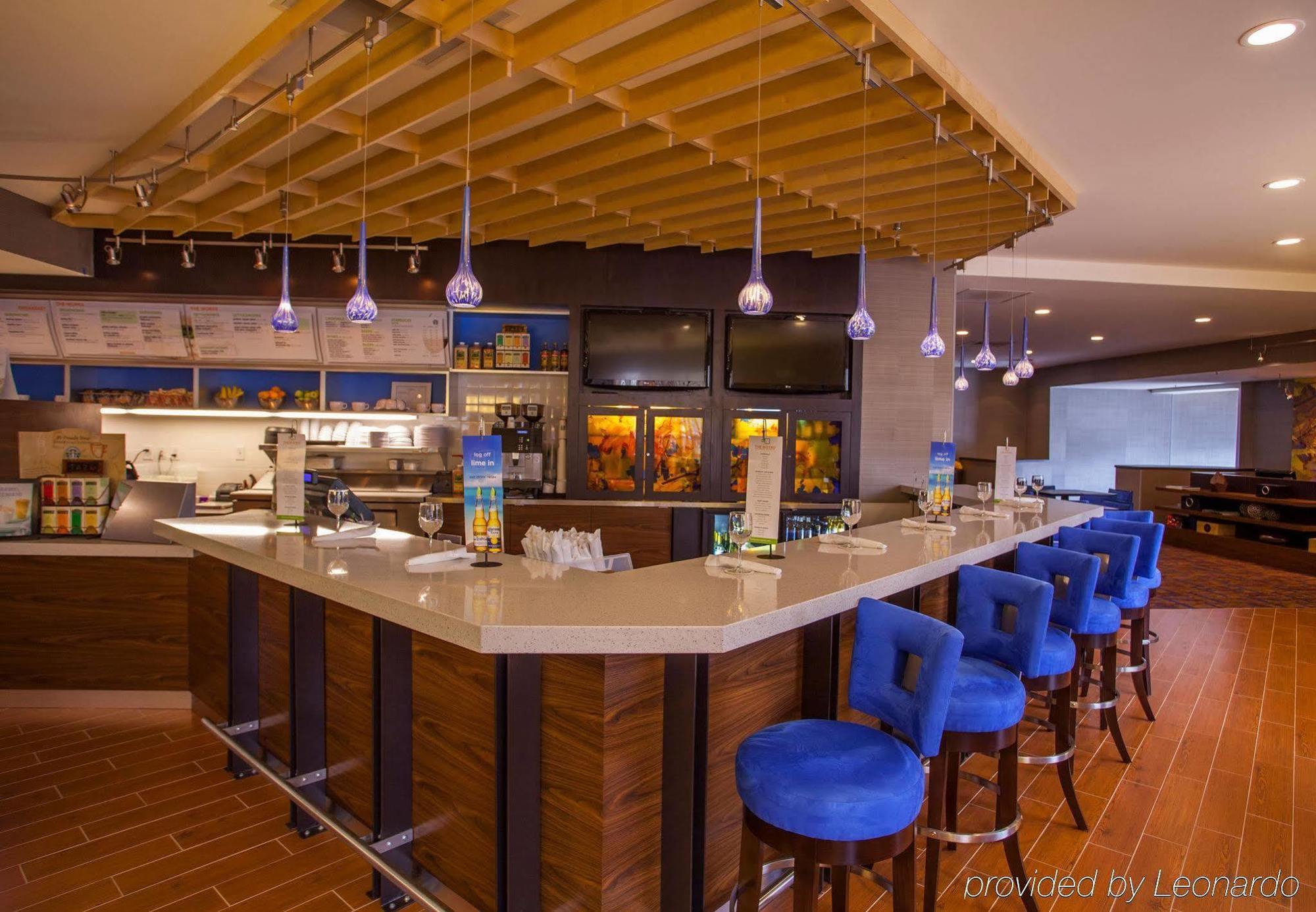 Courtyard By Marriott Airport Loso Hotel