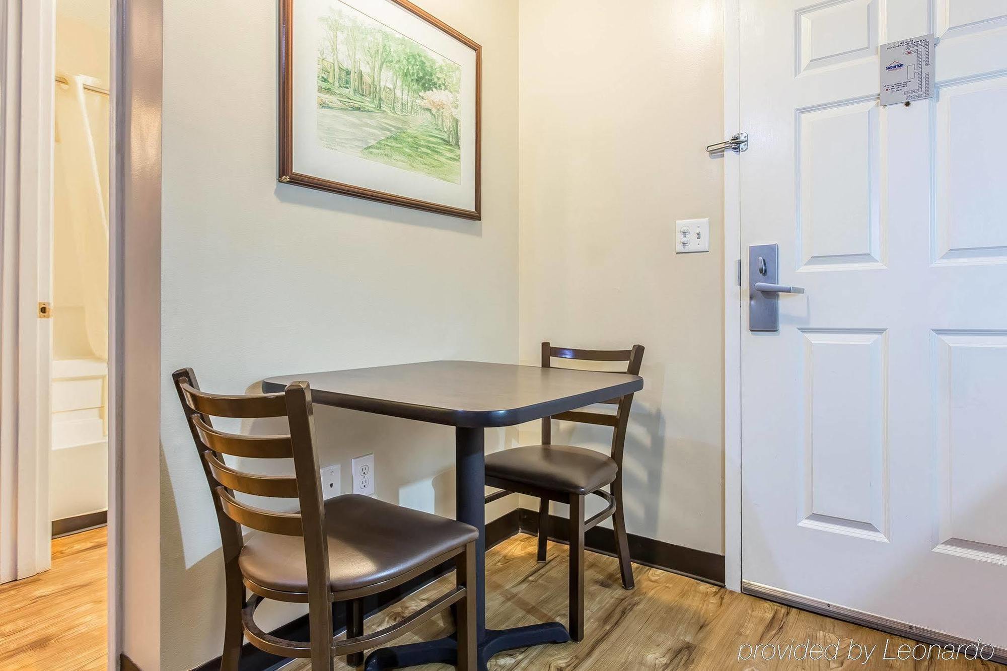 Suburban Near Of North Carolina-charlotte Hotel 2*