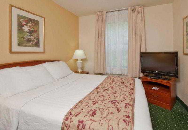 Towneplace Research Park 3*