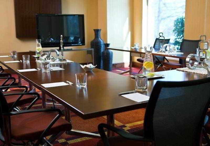 Renaissance Southpark Hotel