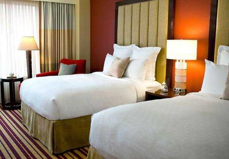 Renaissance Southpark Hotel