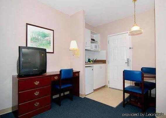 Suburban Near Of North Carolina-charlotte 2*