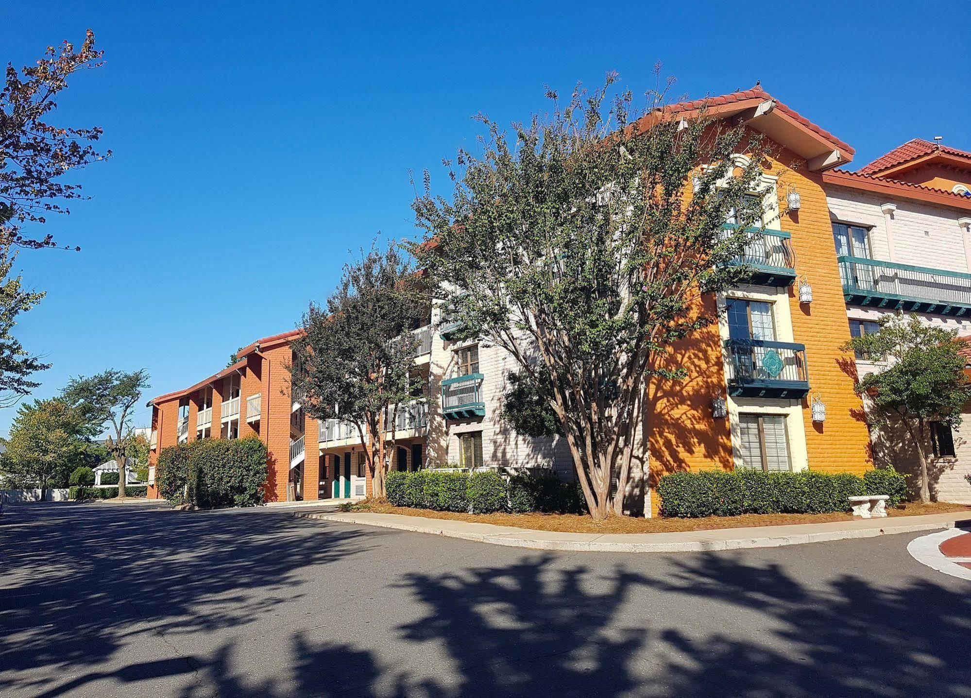 America's Value 2* Charlotte
