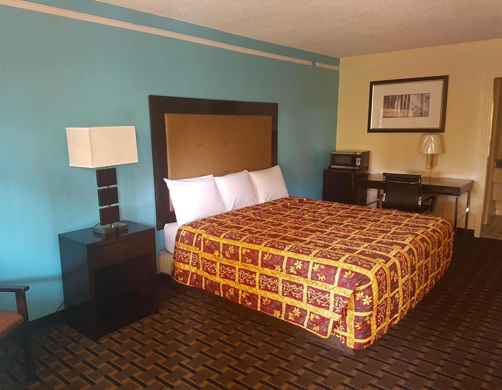America's Value 2* Charlotte