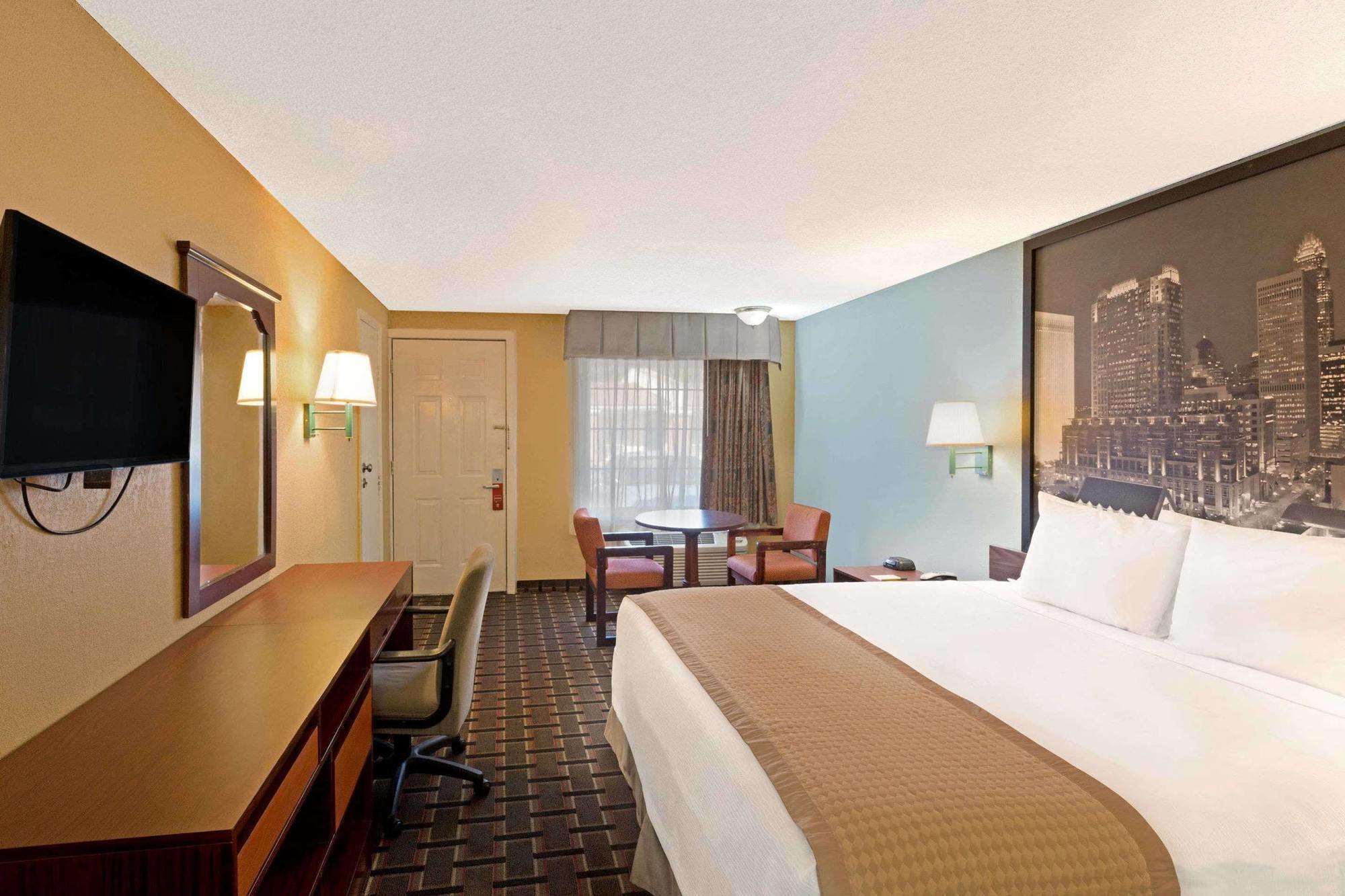 Rodeway Airport Area Inn