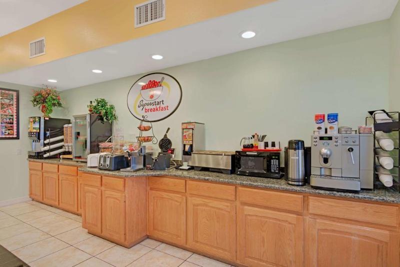 Rodeway Airport Area Inn 2*