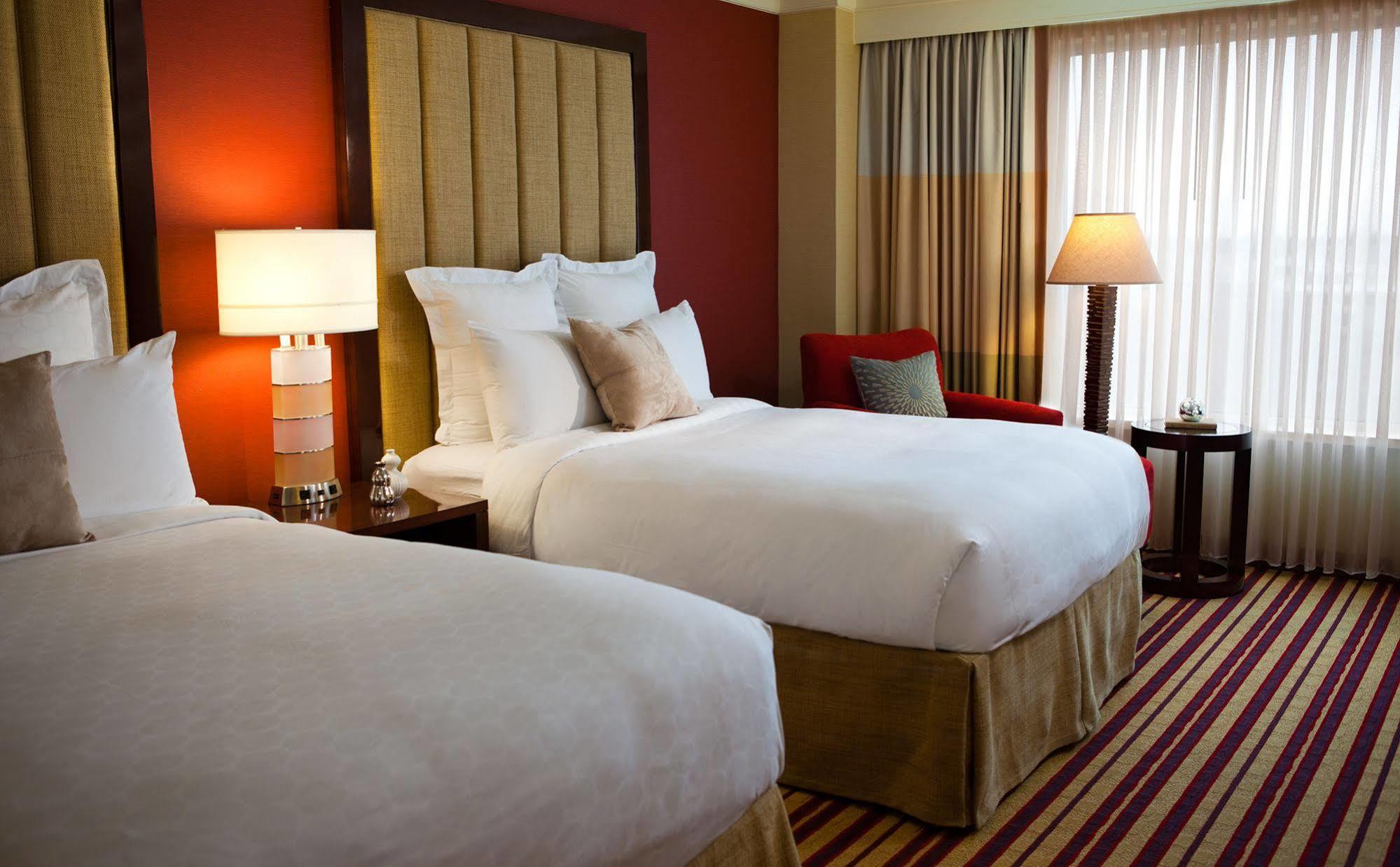 Renaissance Southpark Hotel 4*