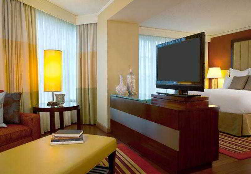 Renaissance Southpark 4*