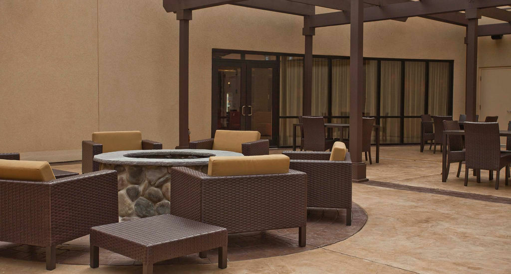 Hotel Courtyard Airport North 3*