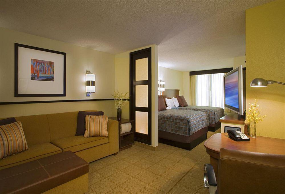 Hyatt Place Arrowood 3*