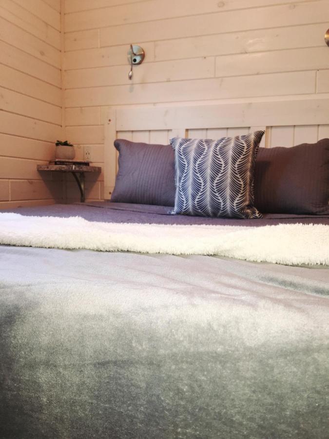 Waterfront Two Bedroom 17 On The #lake At Long Cove Holiday home *