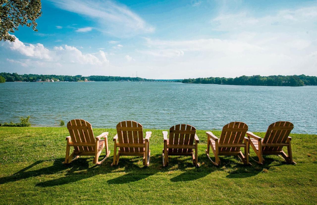 Waterfront Two Bedroom 17 On The #lake At Long Cove Holiday home Charlotte