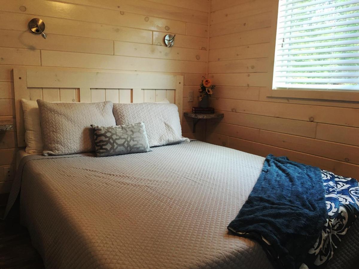 Waterfront Two Bedroom 17 On The #lake At Long Cove * Charlotte