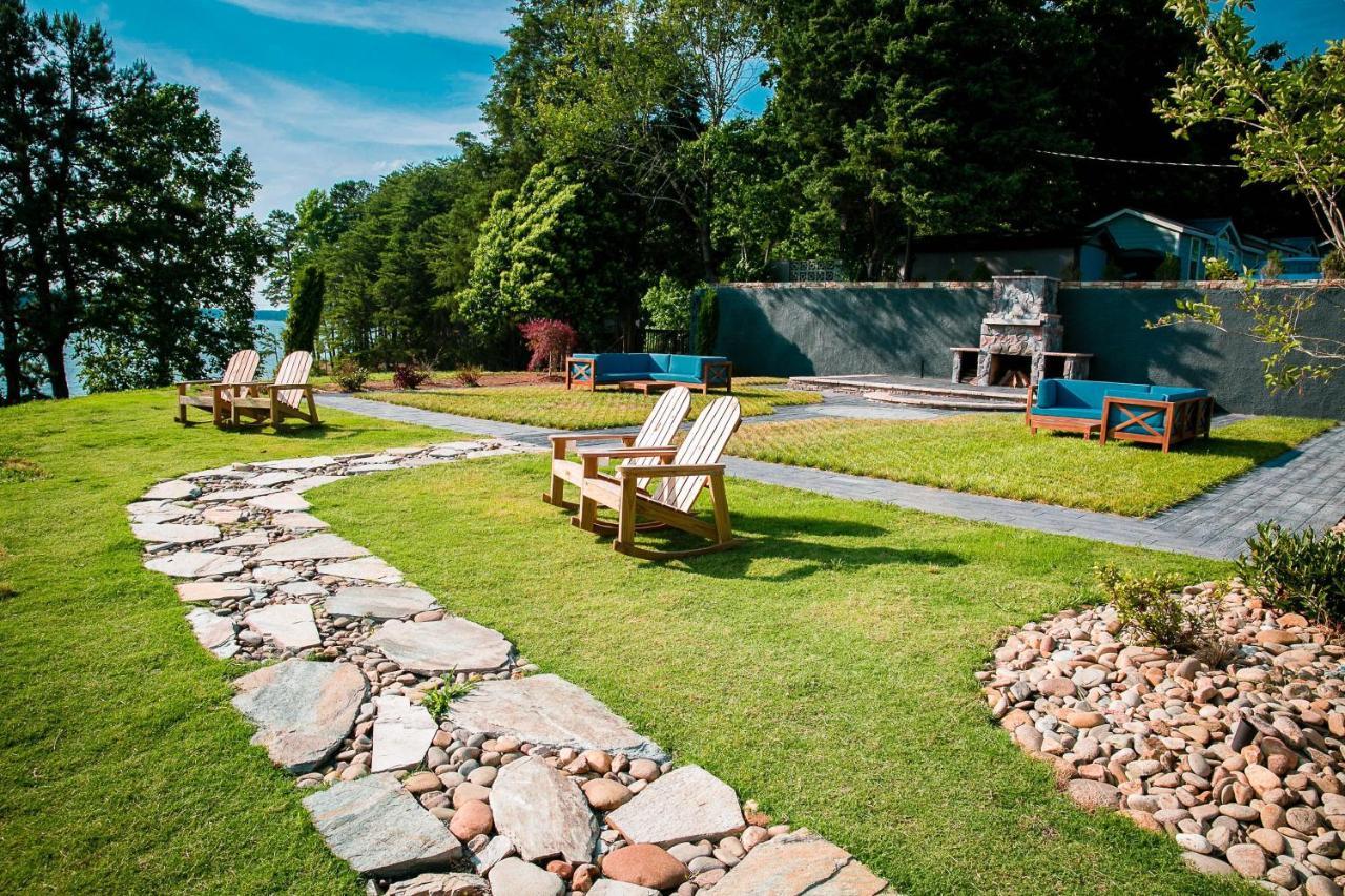 Holiday home Waterfront Two Bedroom 17 On The #lake At Long Cove Charlotte