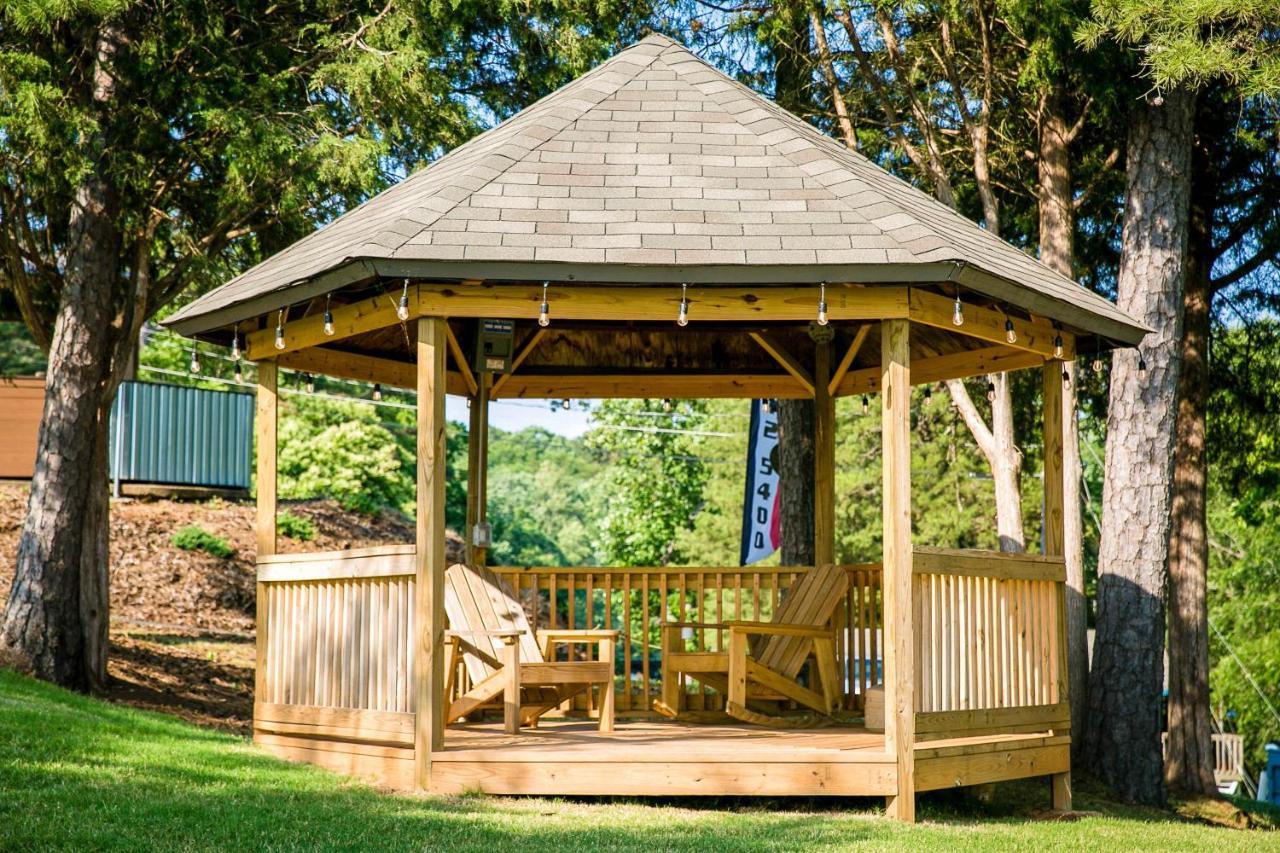 Waterfront Two Bedroom 17 On The #lake At Long Cove Holiday home *