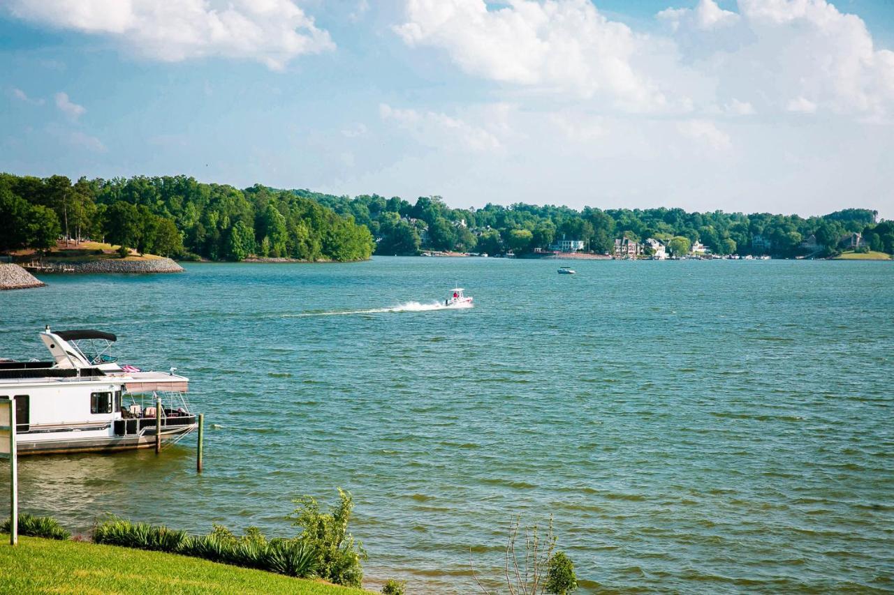 Waterfront Two Bedroom 17 On The #lake At Long Cove *