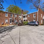 Vibrant And Cozy 2Br Near Uptown With Balcony
