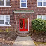 Vibrant And Cozy 2Br Near Uptown With Balcony