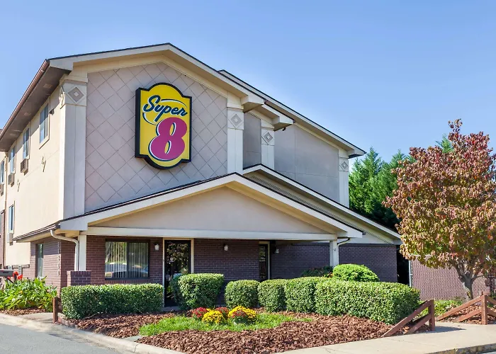 Super 8 by Wyndham Charlotte/Amusement Park Area