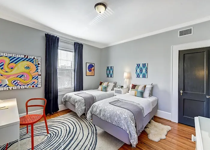 The Home Collection Clt: 800 Magnolia