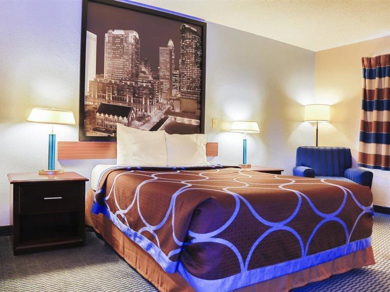 Super 8 By Wyndham Charlotte