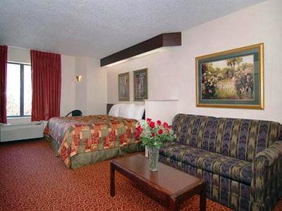 Hotel Sleep Airport - Billy Graham Parkway 2*