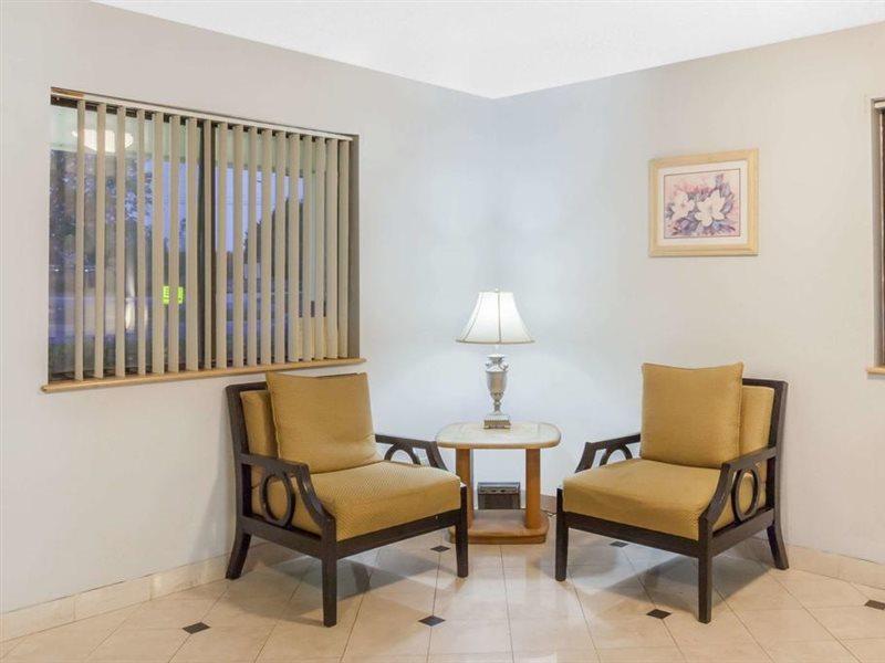 Hotel Super 8 By Wyndham Charlotte/amusement Park Area Charlotte