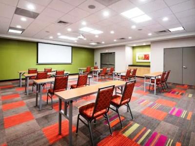 Home2 By Hilton Research Park 3*