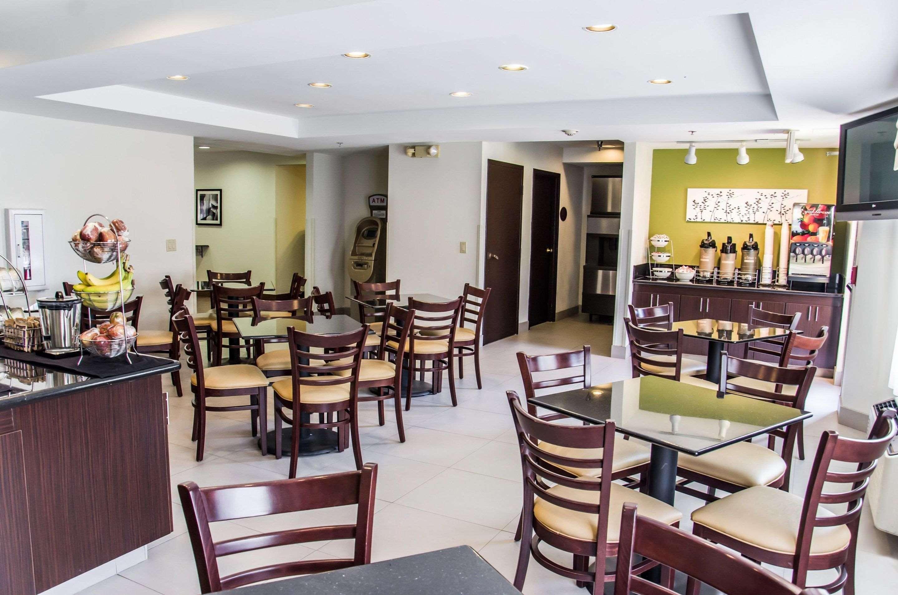 Sleep Airport - Billy Graham Parkway Hotel 2*