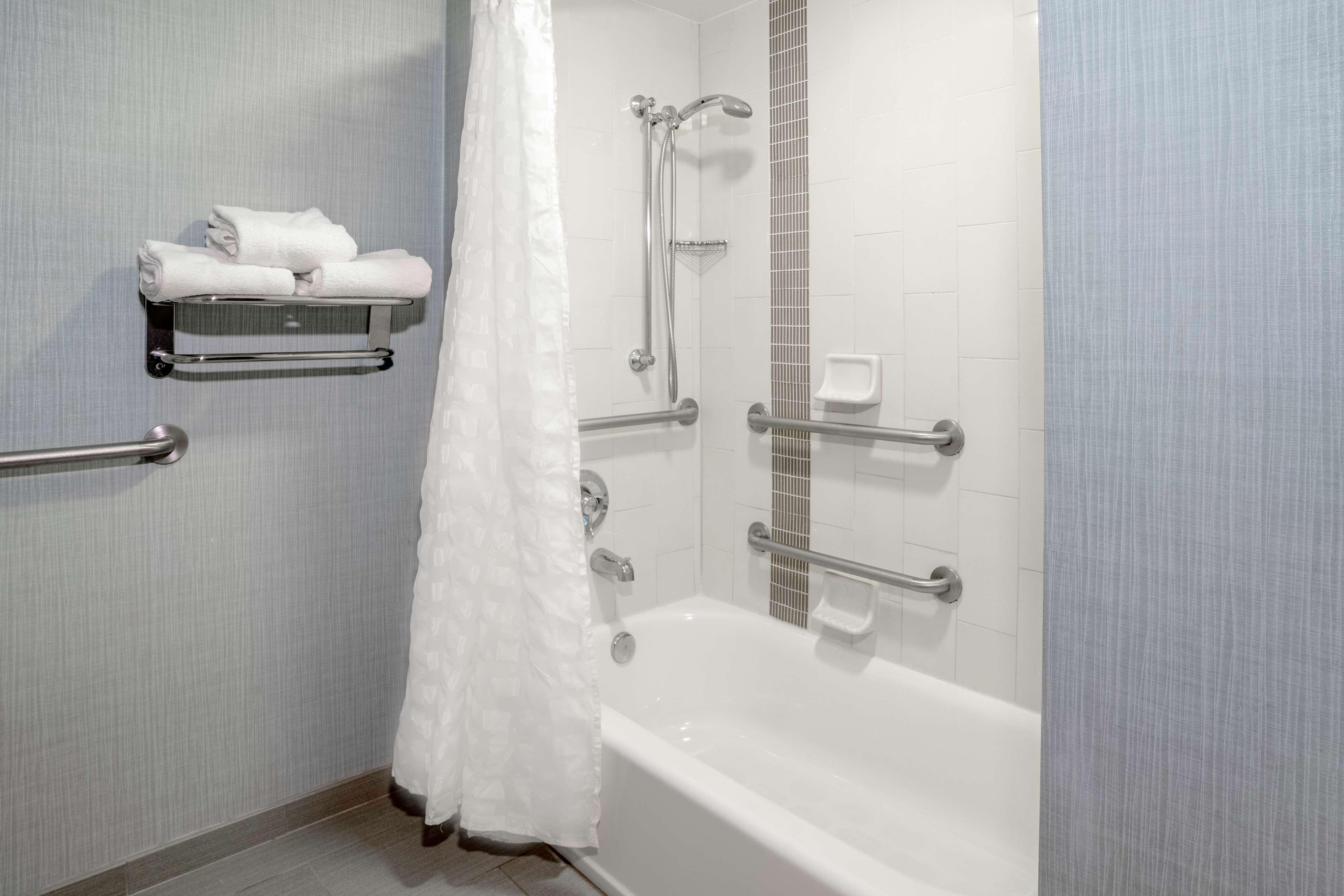 Hyatt Place Airport Billy Graham Parkway Hotel 3*