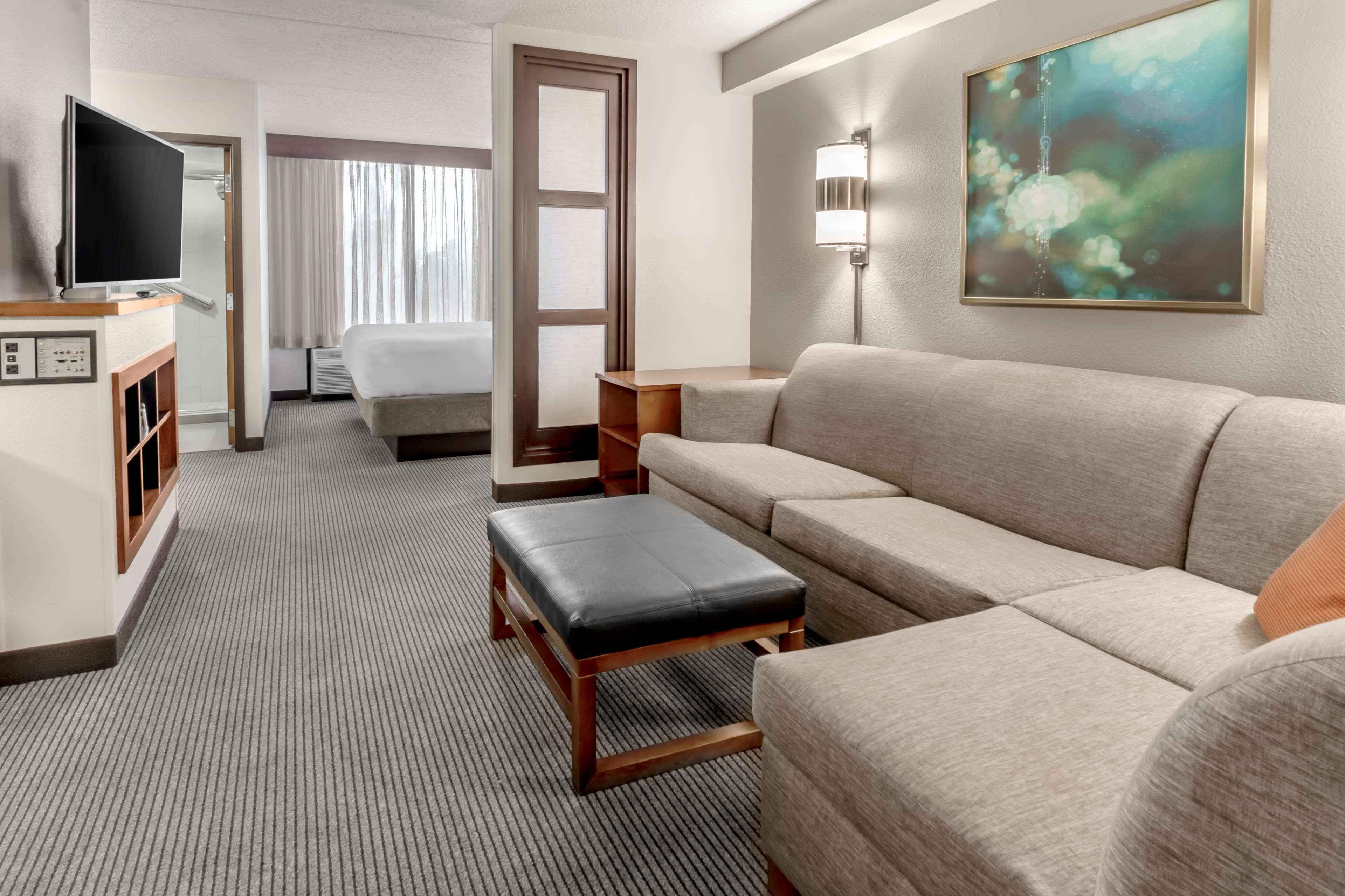 Hotel Hyatt Place Airport Billy Graham Parkway