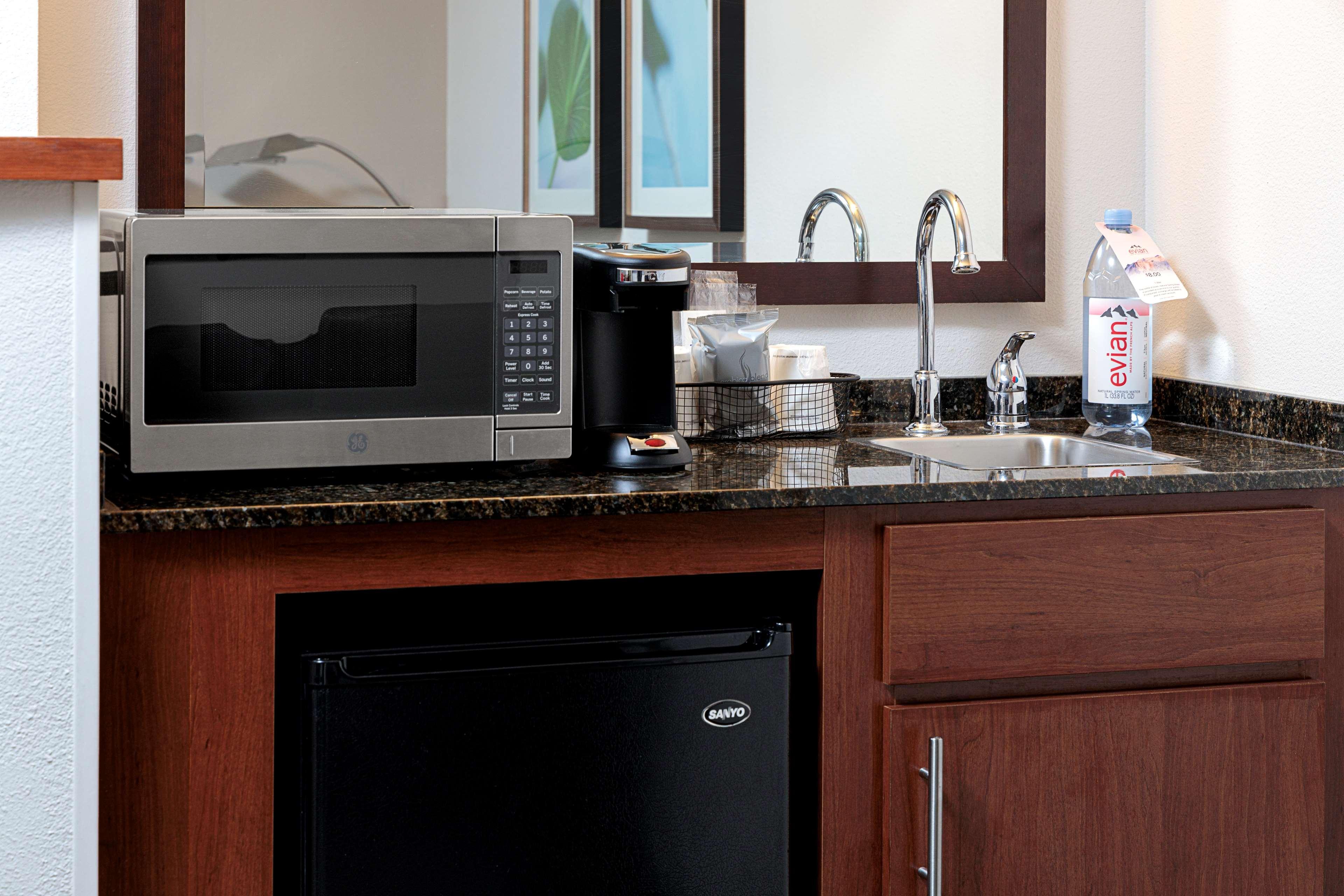 Hyatt Place Airport Billy Graham Parkway Hotel 3*