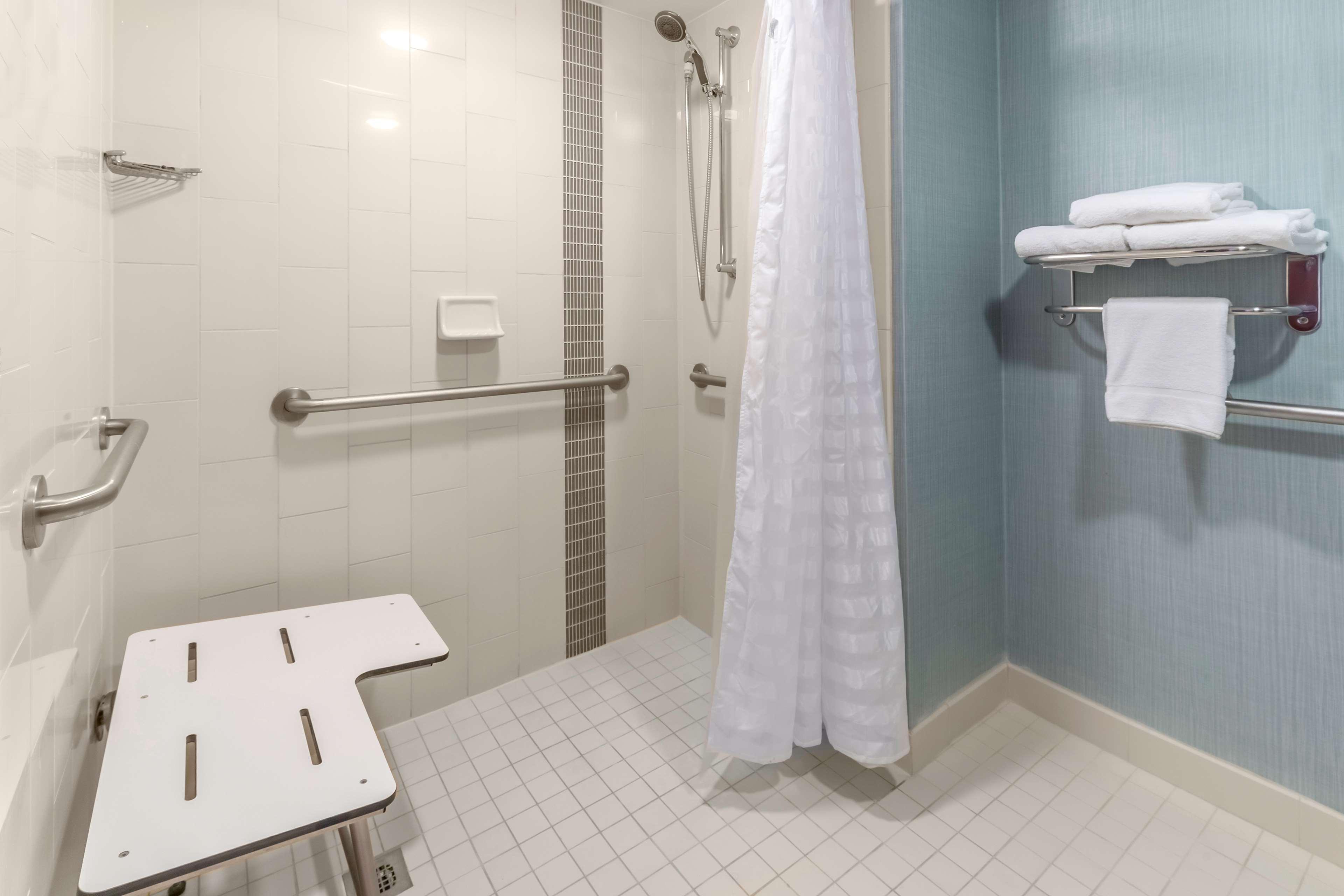 Hotel Hyatt Place Airport Billy Graham Parkway