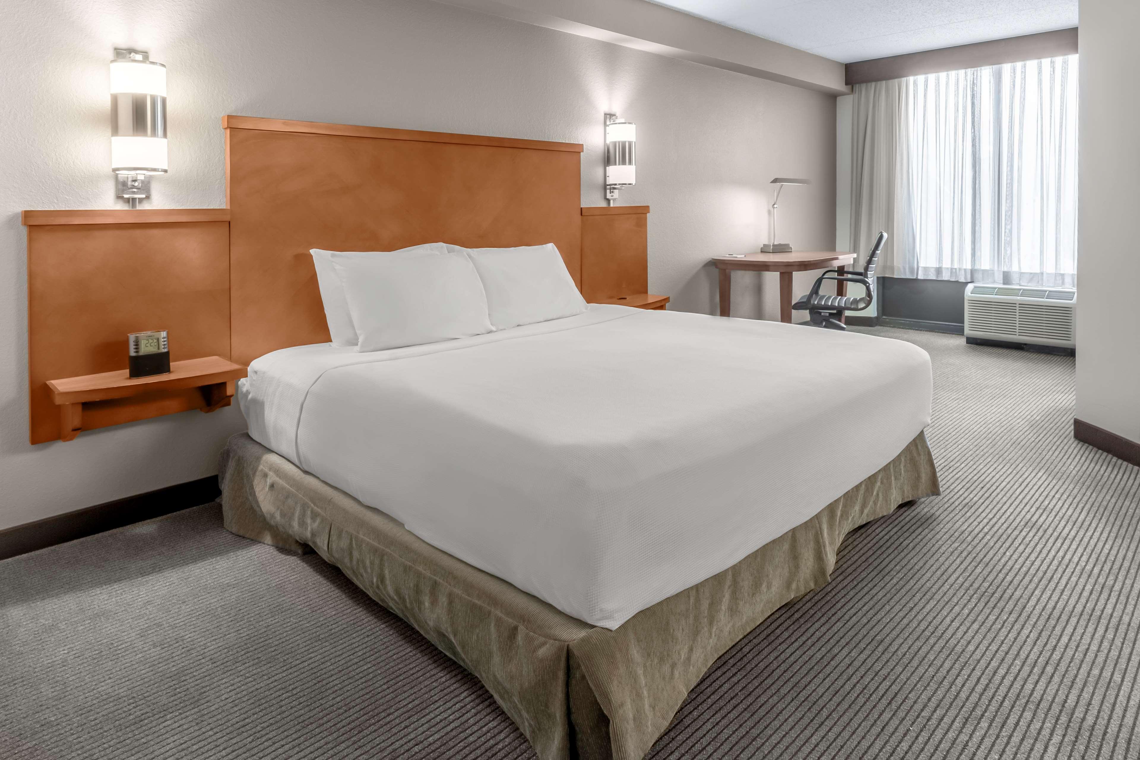 Hotel Hyatt Place Airport Billy Graham Parkway 3*
