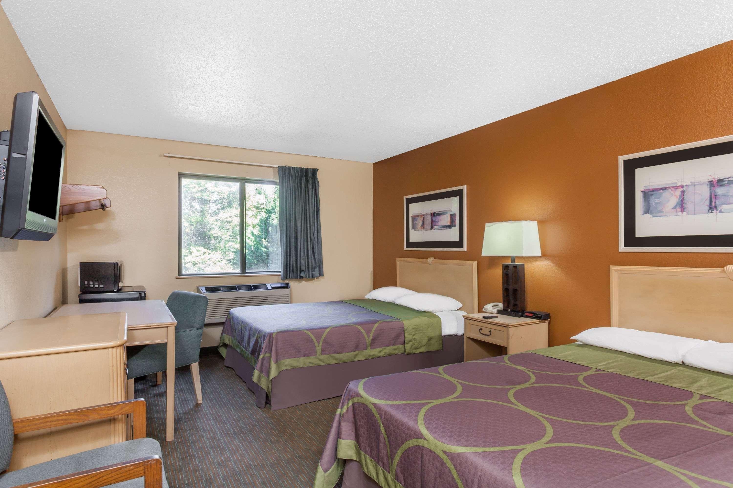 Super 8 By Wyndham Charlotte/amusement Park Area * Charlotte