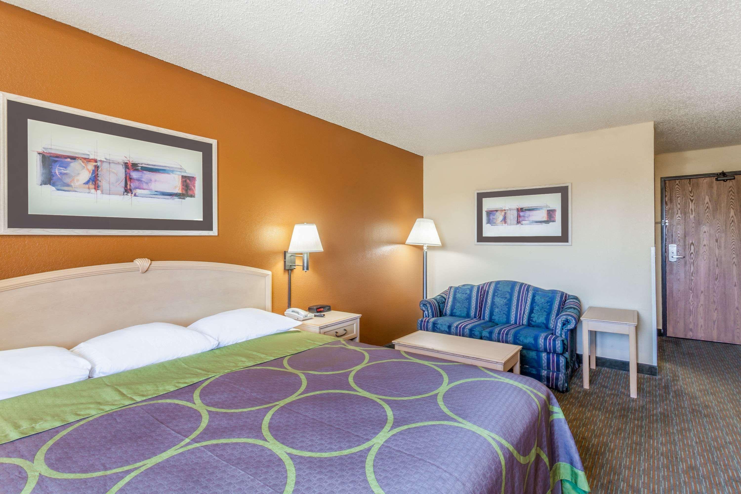 Super 8 By Wyndham Charlotte/amusement Park Area Charlotte