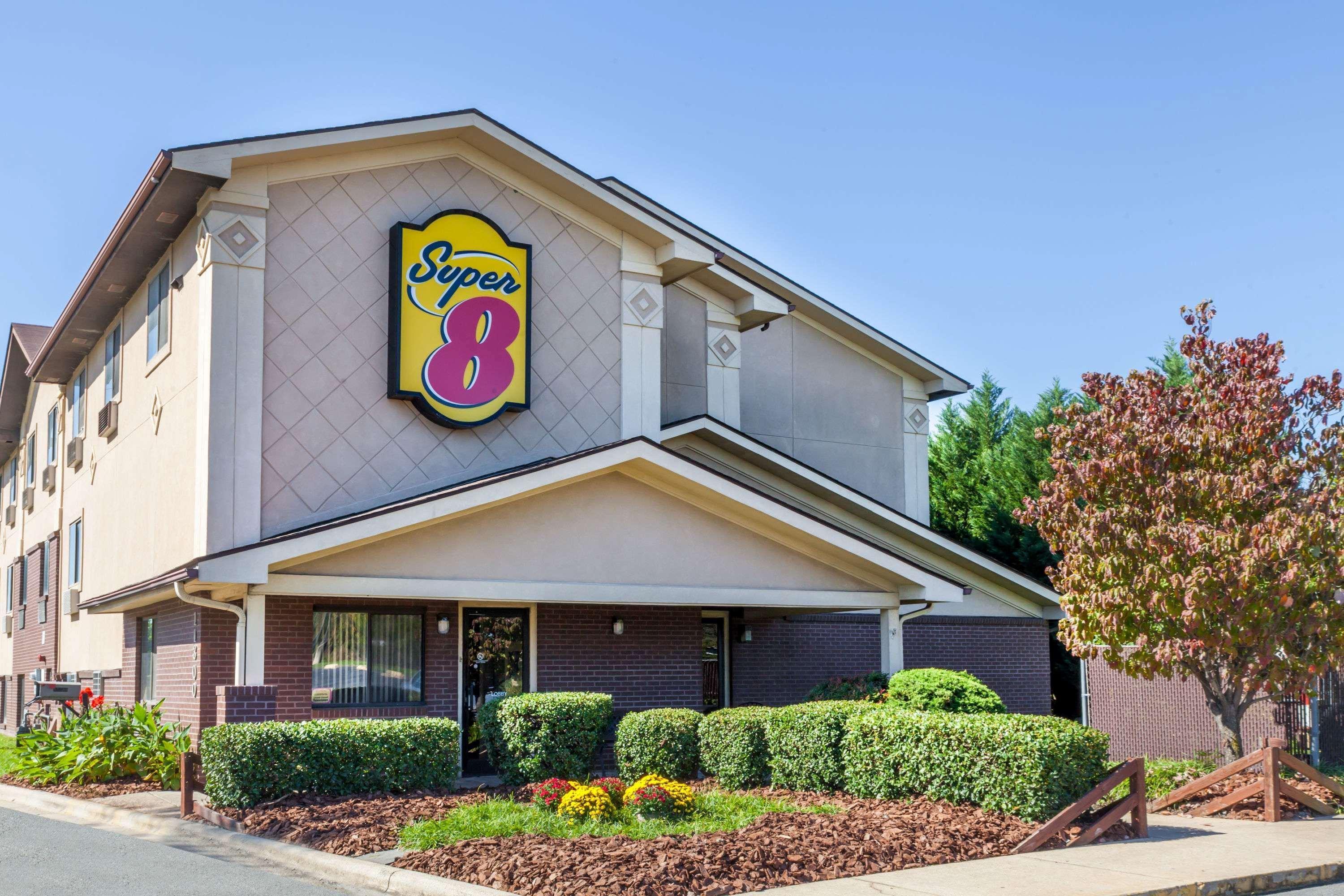 Hotel Super 8 By Wyndham Charlotte/amusement Park Area Charlotte