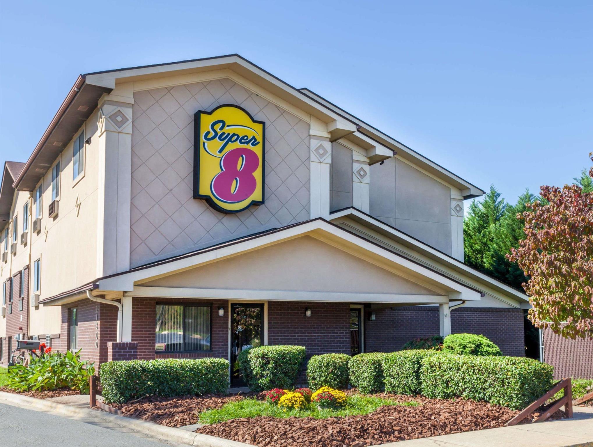 Super 8 By Wyndham Charlotte/amusement Park Area * Charlotte