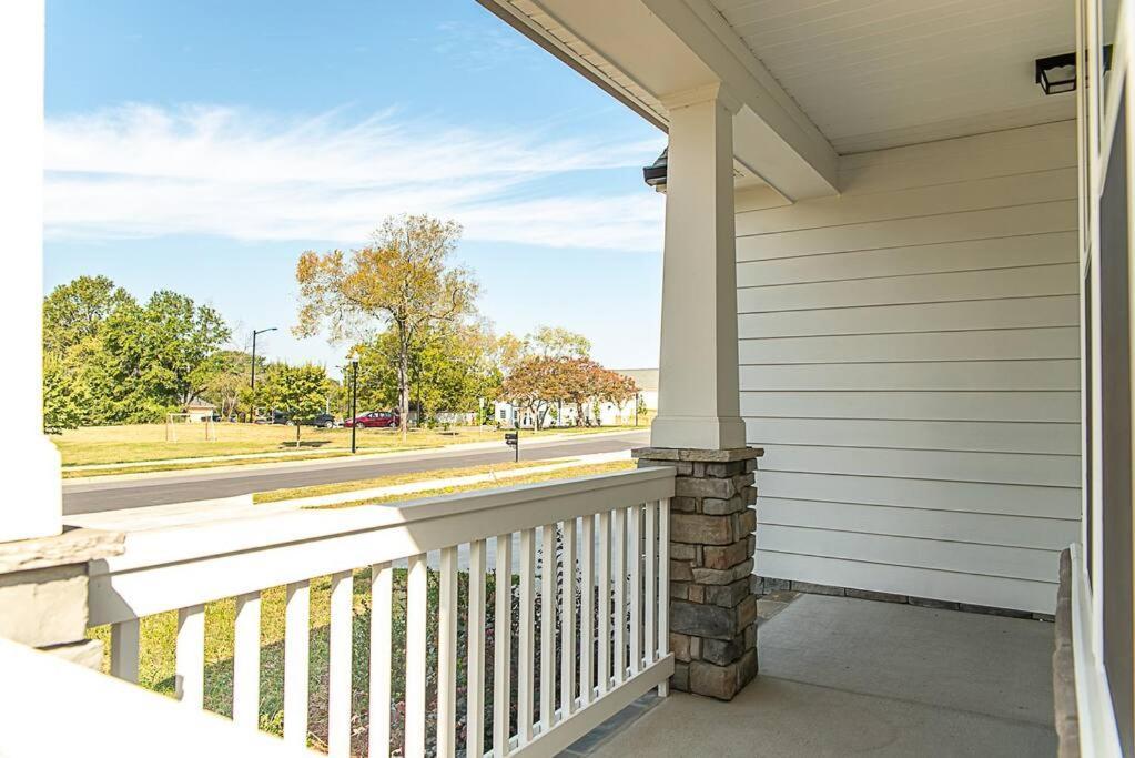 New! Lux. 4br W/ Grill, Office & Huge Yard